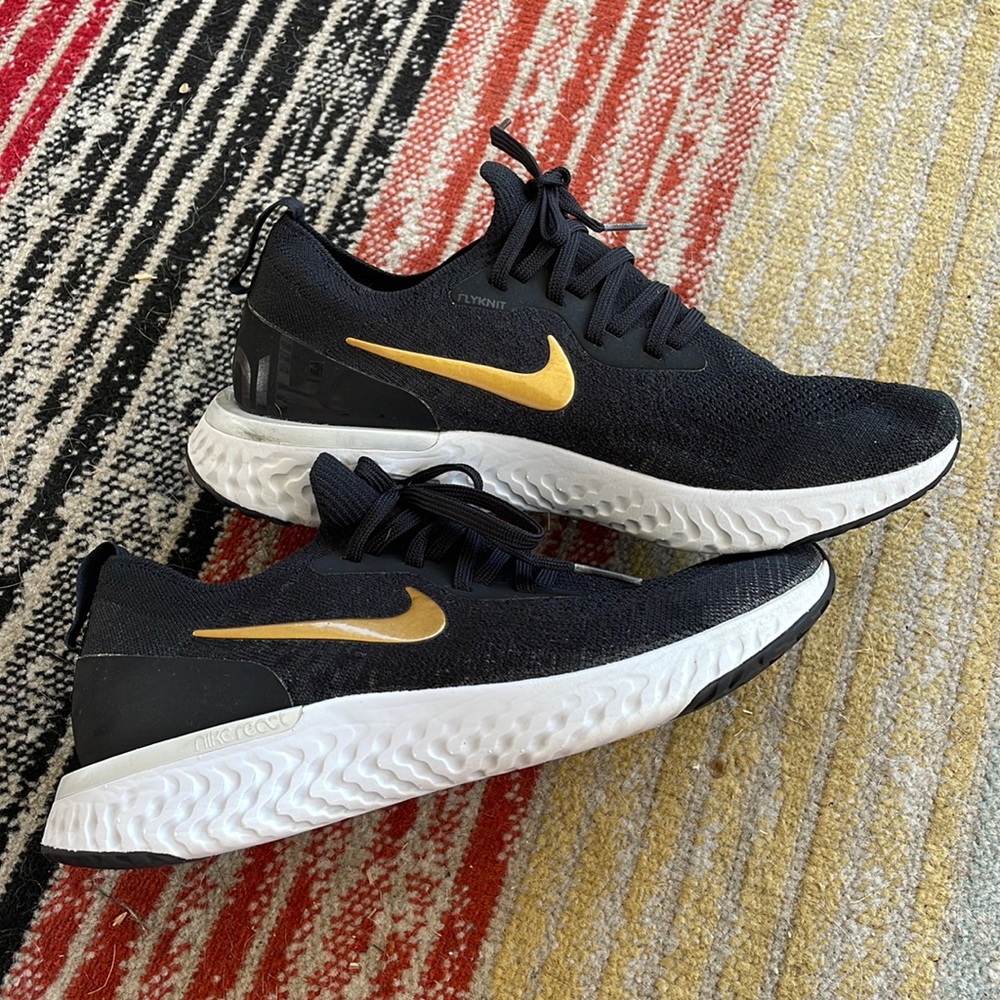 Womens Nike epic react sneaker rare black and champagne gold sz 8.5